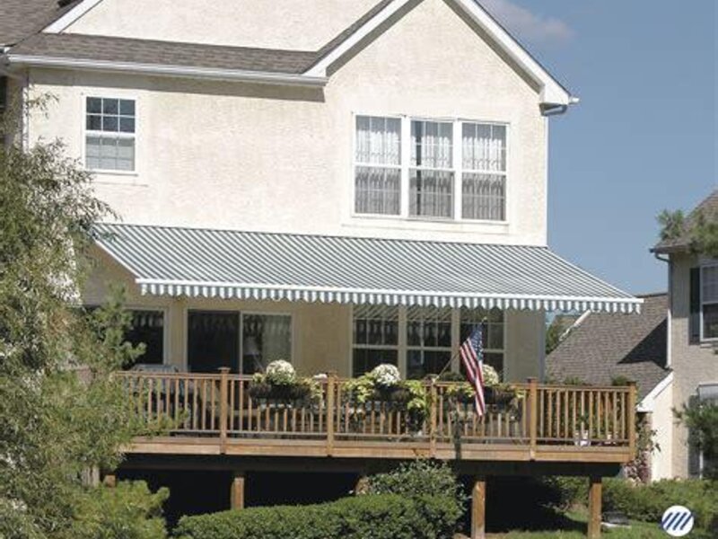Aristocrat retractable awning shading a back deck