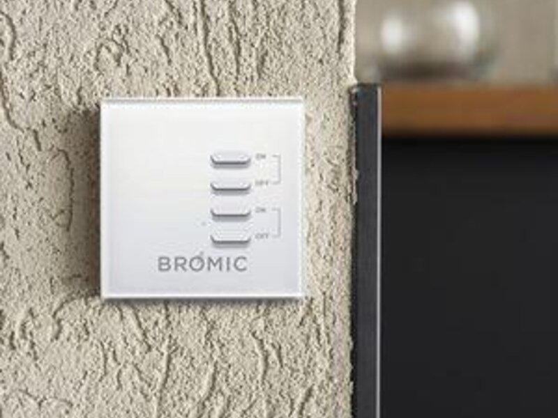 Bromic wall-mounted heat controller — view 2